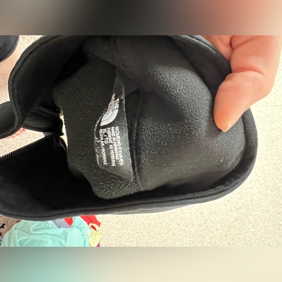 Women’s black soft shell north face jacket - Picture 10 of 10